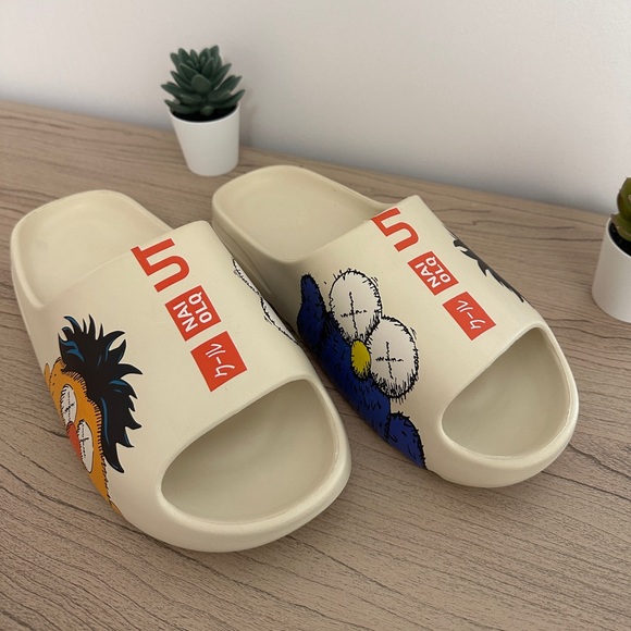 Kaws slides - Picture 3 of 4